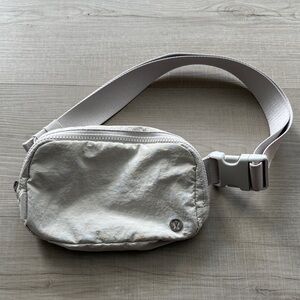 Lululemon Everywhere Belt Bag 1L - White Opal